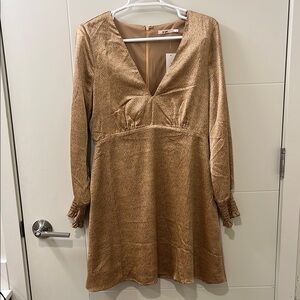 Mi Ami Francesca’s NWT: Elegant Gold Long-Sleeve Dress